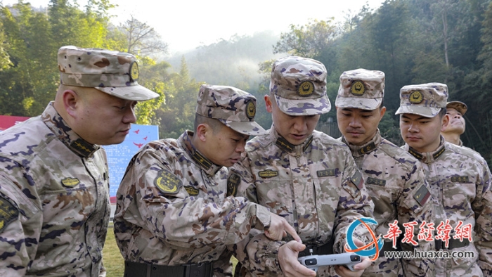2 無(wú)人機(jī)操作與使用。毛胤德攝_副本