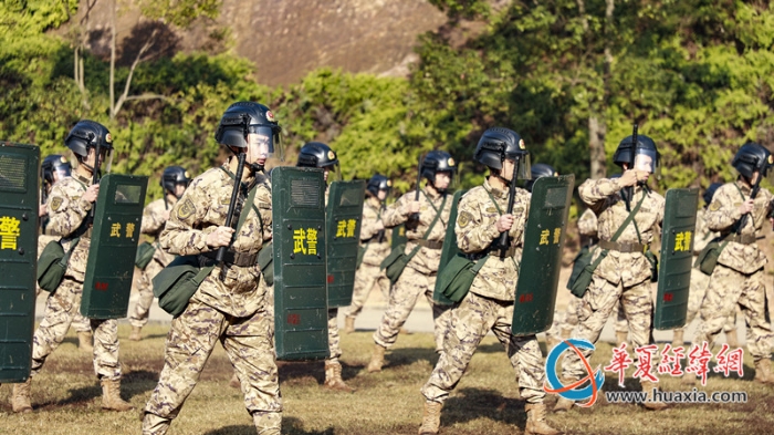 8 官兵整齊列陣、氣勢(shì)如虹。張煜梁攝_副本