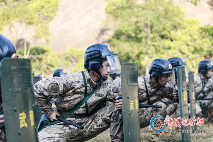 9 官兵整齊列陣、氣勢(shì)如虹 (2)。張煜梁攝_副本