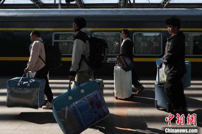 2025年春運(yùn)以來長三角鐵路已發(fā)送旅客超9014萬人次