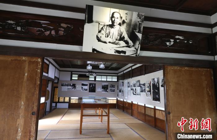 3月11日，臺(tái)北市逸仙公園史跡館內(nèi)景。館內(nèi)陳列孫中山的相片及其使用過的物品。中新社記者 楊程晨 攝