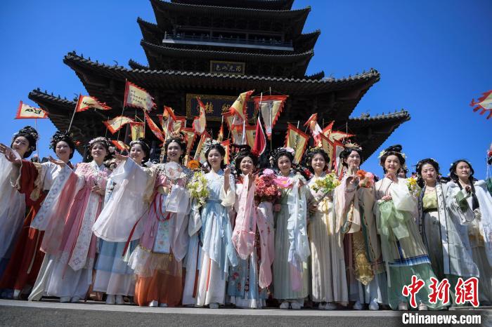山東濟南：花朝節(jié)浪漫開場