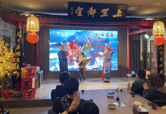 在中華傳統(tǒng)文化中激情碰撞 宜臺(tái)青年沉浸式同過(guò)671