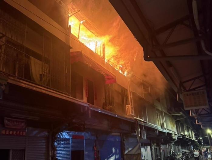 臺中市大里區(qū)中興路一段216巷某透天民宅，15日深夜12時多傳出火警