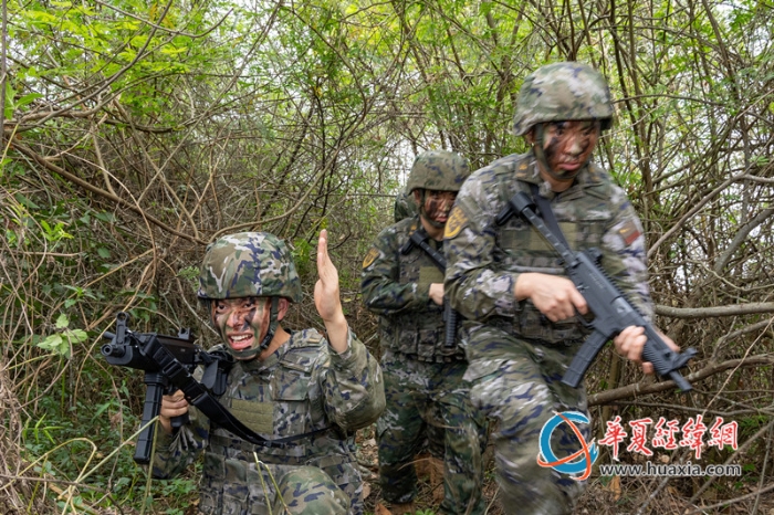 4、2025年4月16日，武警官兵掩護(hù)隊(duì)友快速追擊_副本
