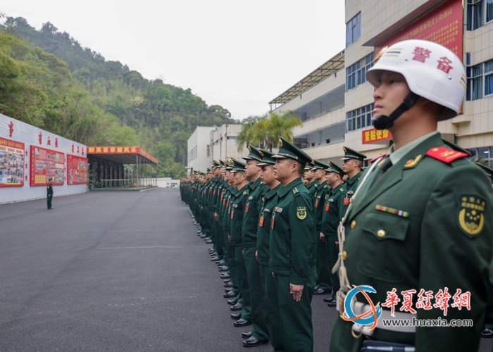 武警福建總隊(duì)基層主官《綱要》培訓(xùn)隊(duì)組織軍容風(fēng)紀(jì)檢查，正規(guī)一日生活秩序（4）_副本