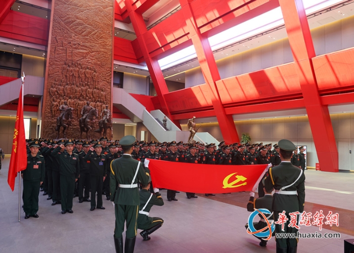 在三明寧化長(zhǎng)征教育基地內(nèi)，武警福建總隊(duì)基層主官《綱要》培訓(xùn)隊(duì)組織學(xué)員們重溫入黨誓詞（2）_副本