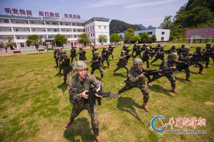 2、官兵進行刺殺訓練。施晨洲 攝 _副本