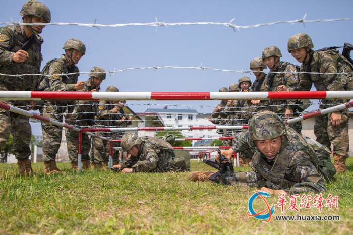6、圖為武警官兵開展戰(zhàn)術基礎訓練。（施晨洲 攝）_副本